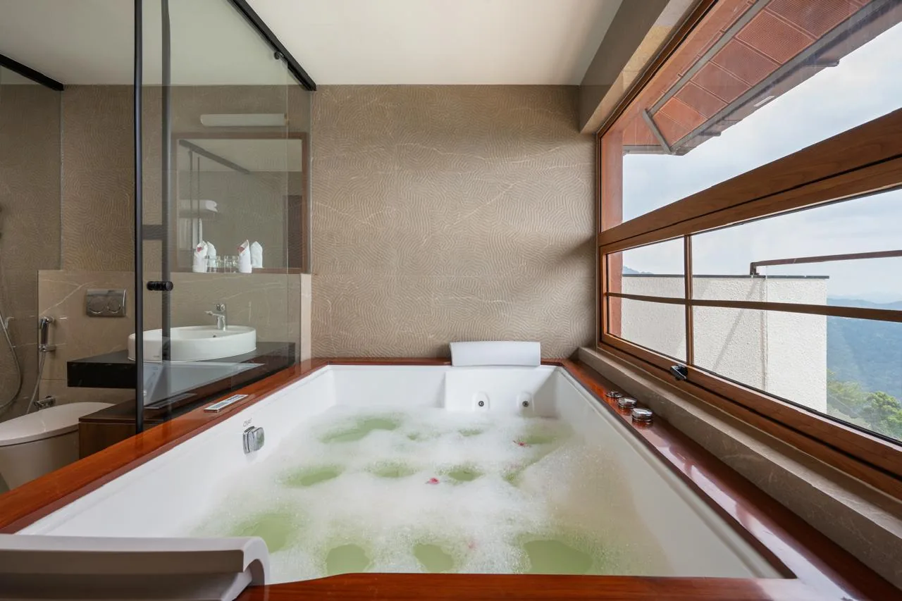 Olive Woods Munnar – Romantic Jacuzzi Retreat
