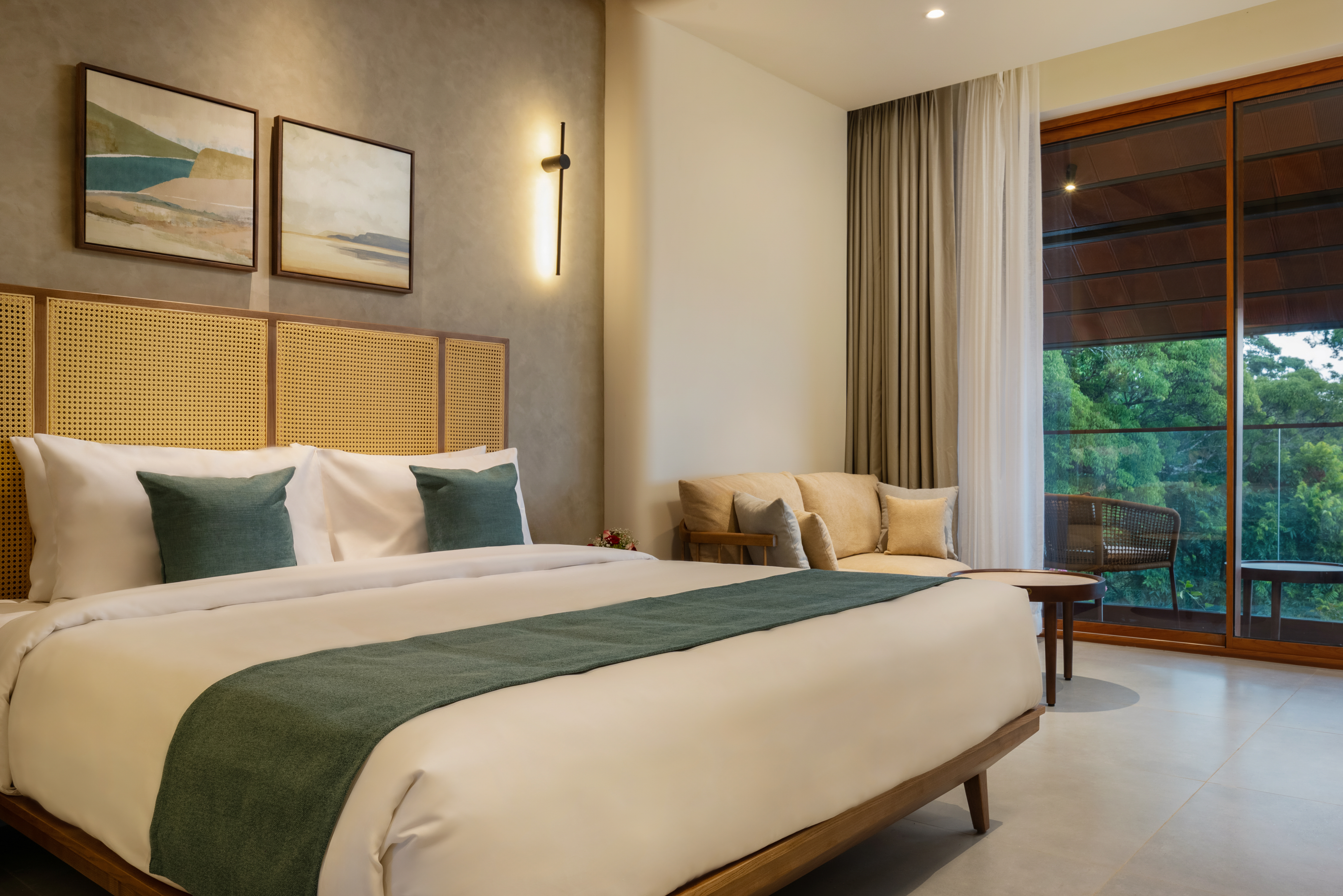 Olive Woods Munnar – infinity pool at sunrise